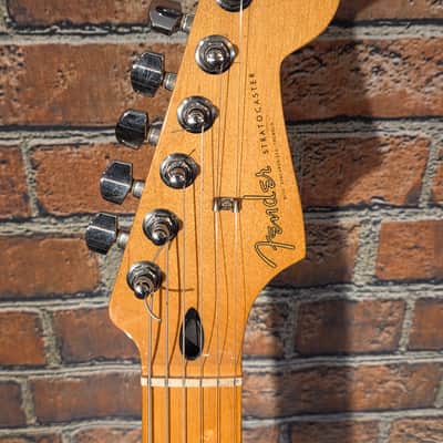 Fender 2018 Player Stratocaster Maple Fretboard Black image 2