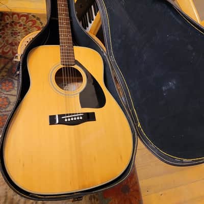 Yamaha FG-420 Jumbo Dreadnought Acoustic Guitar image 9