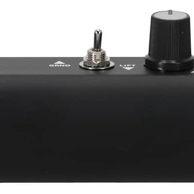 On-Stage DB100 Consumer to Pro DI Converts Audio to a Balanced Mic-level XLR out image 5