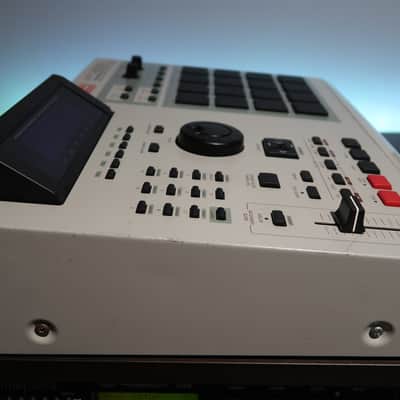 Custom Akai MPC 2000XL - 32MB RAM - 8 Outputs - CF Card Reader - NEW LCD + MORE image 9