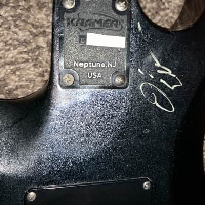 Kramer Proaxe standard electric guitar signed by Dave mustaine and megadeth hard shell case 1990's image 8