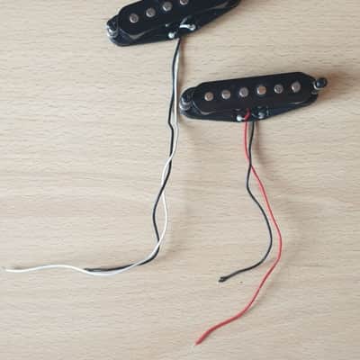 2x Stratocaster Single Coil Pickups Neck Middle Black Covers Strat image 1