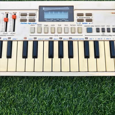 Casio PT-30 31-Key Mini Synthesizer 1980s - White image 3