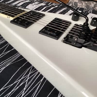 Jackson USA Select Series KV2 King V 2003 - 2015 - Snow White image 10