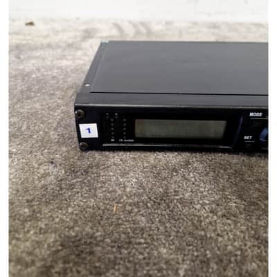 Shure ULXP4 829-865 MHZ Receiver – Receiver - Excellent image 3