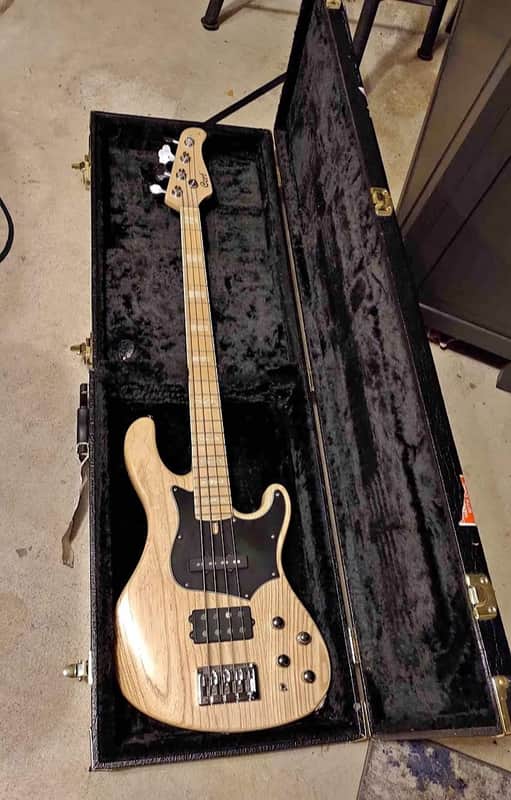 Cort GB74 エレキベース Cort GB74 4-String Bass - GigGear