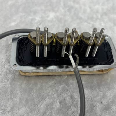 Lot of 4 vintage DeArmond Rowe Industries 2000 Dynasonic pickups (2 uninstalled) image 9