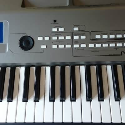 Yamaha MM6 Synthesizer - Gray image 3