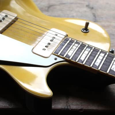 GIBSON "1952/53 Les Paul Standard Goldtop Refinished and Wraparound conversion, new pickuard and wraparound bridge"HARDCASE image 4