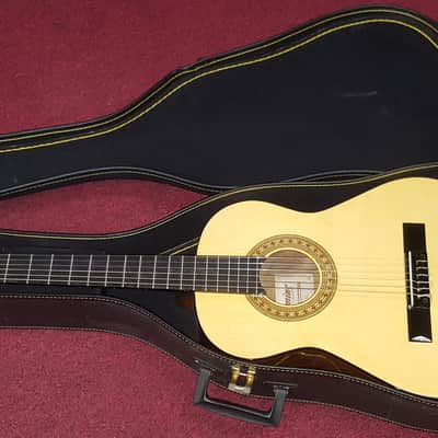 Jasmine JS241 1/2 Classical Guitar w/Chipboard Case image 3