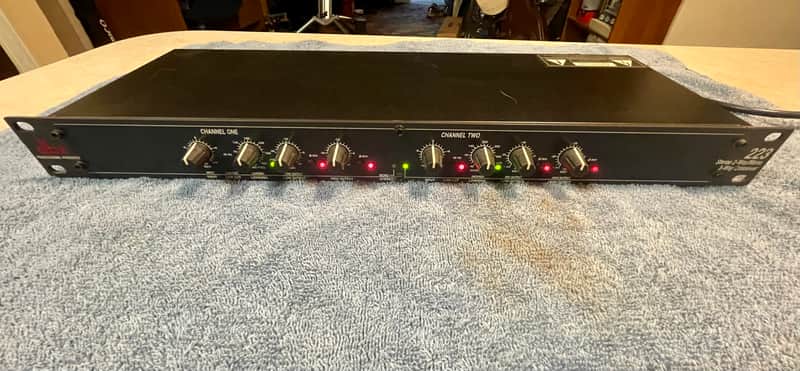 dbx 223s Stereo 2-Way / Mono 3-Way Crossover image 1