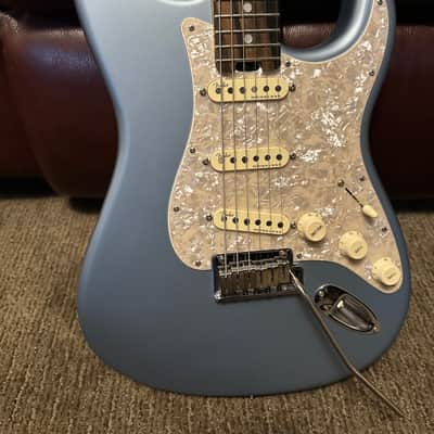 Fender American Elite Stratocaster with Ebony Fretboard 2019 - Satin Ice Blue Metallic image 4