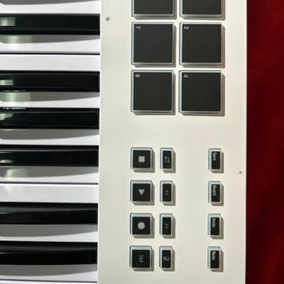 Arturia KeyLab 61 MkIII MIDI Controller 2024 - Present - White image 6