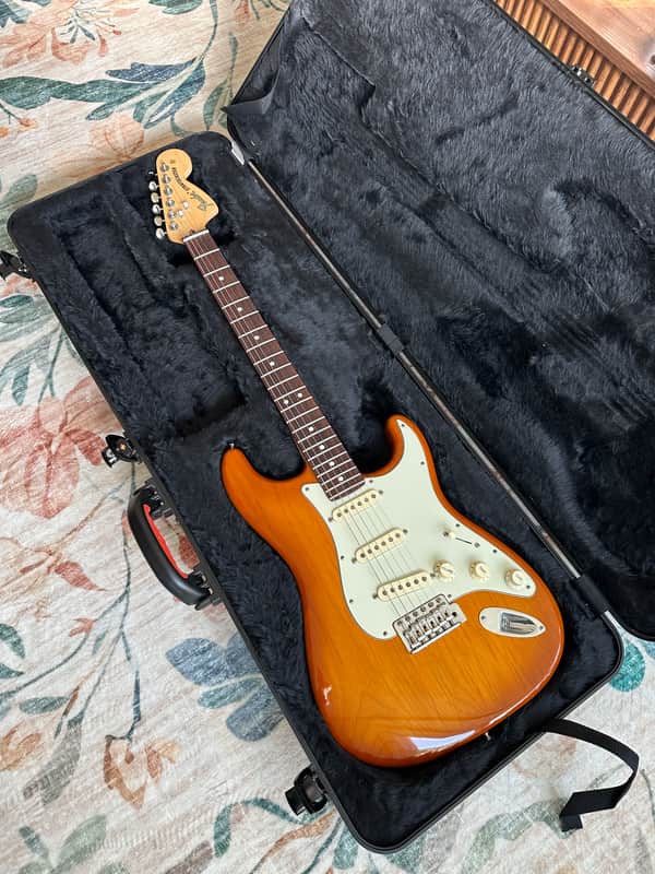 Fender American Performer Stratocaster with Rosewood Fretboard 2018 - Present - Honeyburst