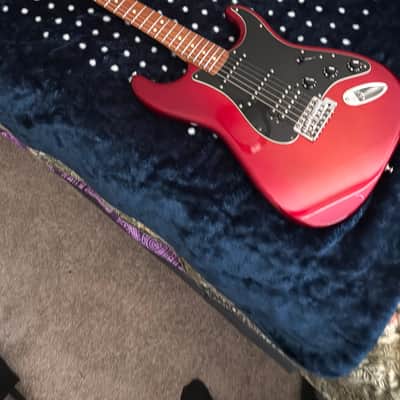 Fender Stratocaster 2017 - Burst Red image 1