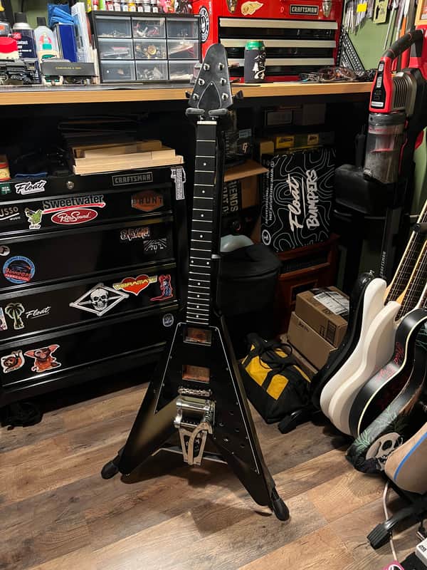 EPIC SAVINGS! Epiphone Flying V '70s Silverburst - $156.65 (61% Off!)