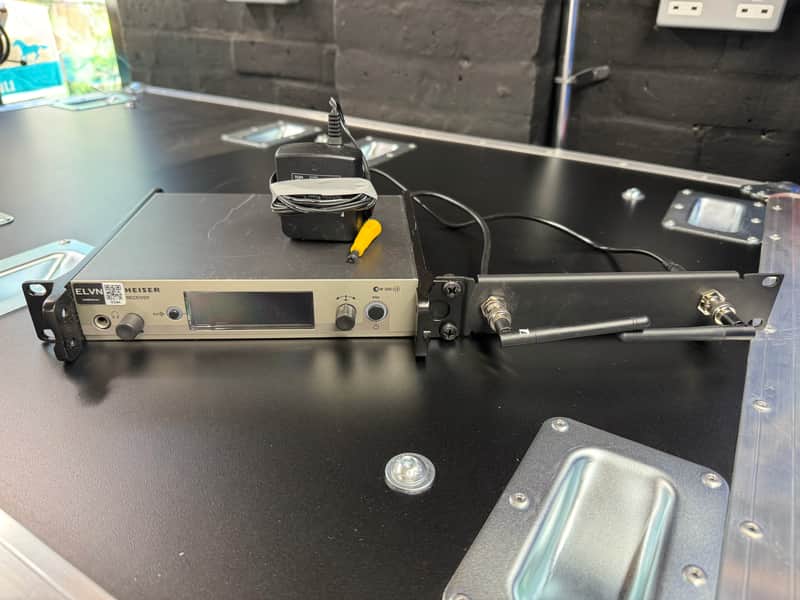 Sennheiser EM300 G3 Diversity Receiver (606-648 MHz) image 1