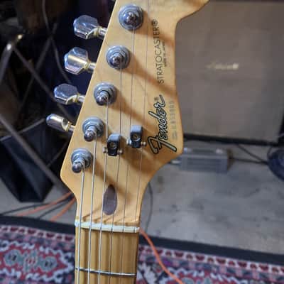 1988 Fender Stratocaster MIJ – Vintage White – Maple Neck – Signed by Buddy Guy image 3