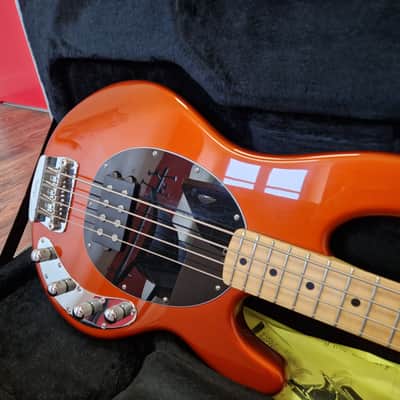 Ernie Ball Music Man StingRay 4 H with Maple Fretboard 1999 - 2018 - Lava Pearl image 6