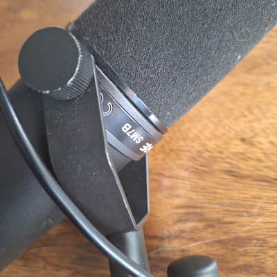 Shure SM7B Cardioid Dynamic Microphone image 2