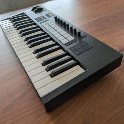 Novation Launchkey 37 MKIV MIDI Keyboard Controller - Black image 4