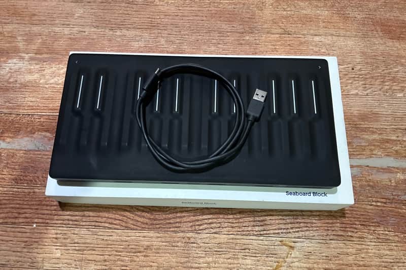 ROLI Seaboard Block 24-Key Expressive MIDI Keyboard Controller 2010s - Black image 1