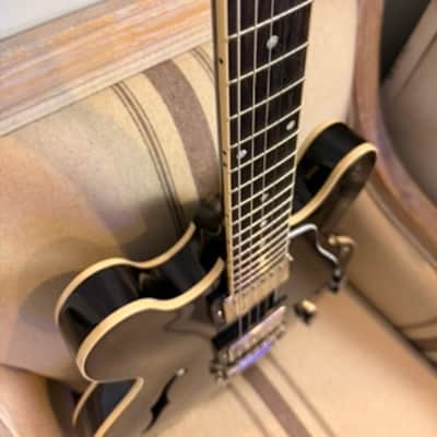 Gibson ES-335 Semi-hollow body Electric Guitar - Vintage Ebony Gibson ES-335 Semi-hollow body Electric Guitar - Vintage Ebony 2022 - Ebony image 6
