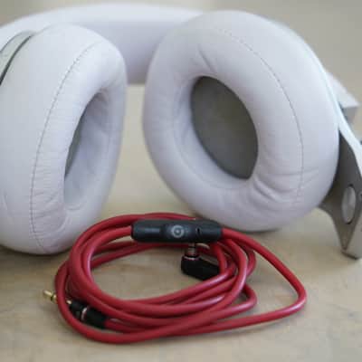 Beats Pro Wired Over-Ear Headphone - White image 4