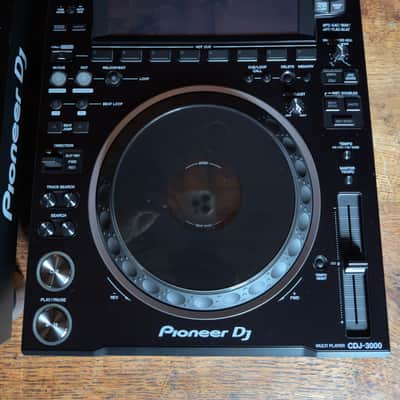 Pioneer CDJ-3000 (Pair) - Excellent condition, boxed image 4