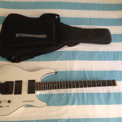 Steinberger GM2S White (GM) Vito Bratta, EMG pickups, headless guitar, graphite neck, (incl. gigbag) image 1