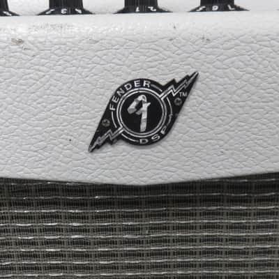 Fender Mustang III V.2 100-Watt 1x12" Modeling Guitar Combo 2015 - Snow White image 4