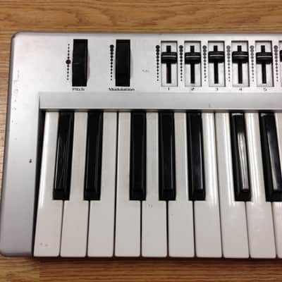 M-Audio Radium 61-Key USB Midi Controller image 3