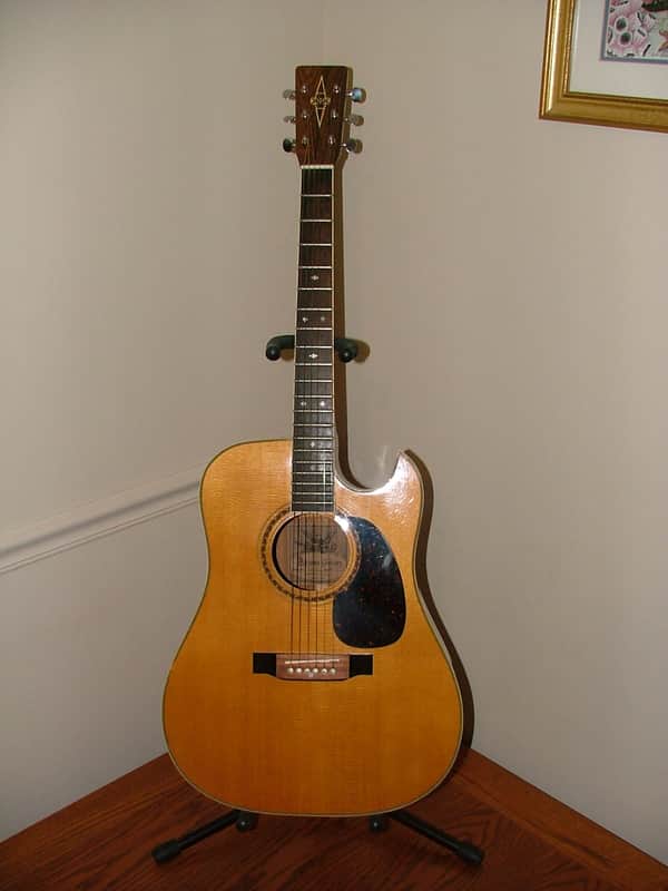 Alvarez 5064 (1982 or older) Natural, with rare Florentine Cutaway image 1
