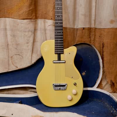 Silvertone Danelectro Model 1357 1955 - Yellow image 1
