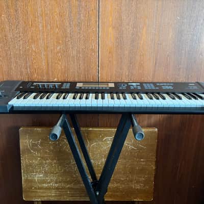 Korg TR61 61key MUSIC WORKSTATION KEYBOARD w/ power supply image 5