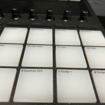 Native Instruments Maschine MKIII 2020swith decksaver- Black image 18