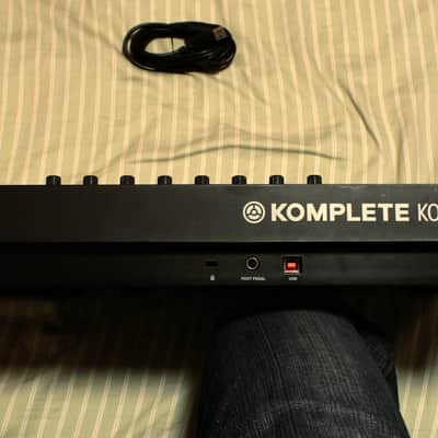 Native Instruments Komplete Kontrol A25 2018 - Present - Black image 2