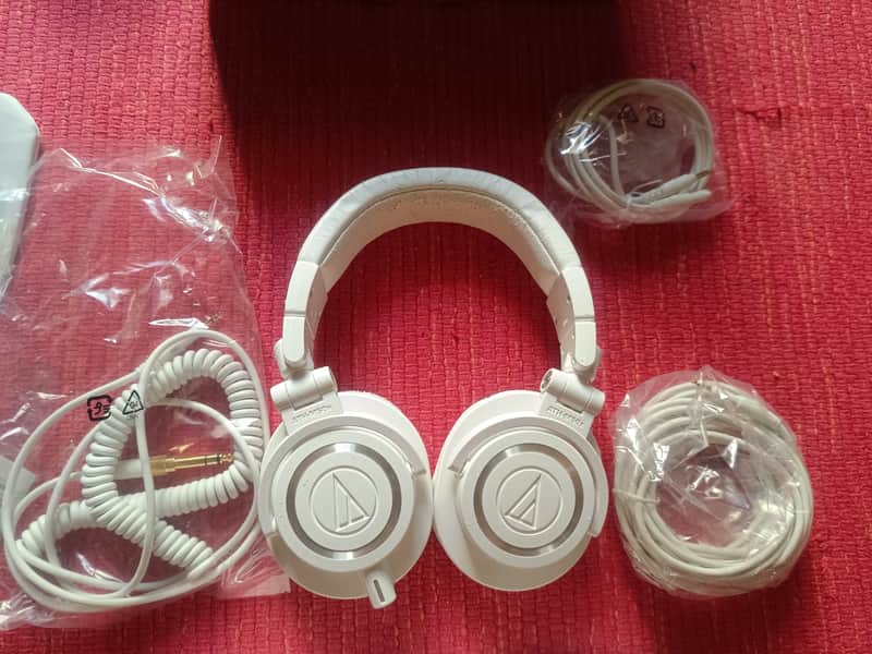 Audio-Technica ATH M50x 2010s - White image 1