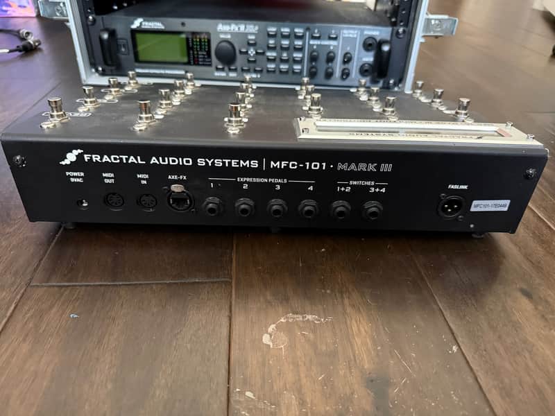 Axe-FX II XL+ mfc-101 mark Ⅲ Fractal Audio Axe-FX II XL+ with MFC-101 MK III MIDI Footswitch