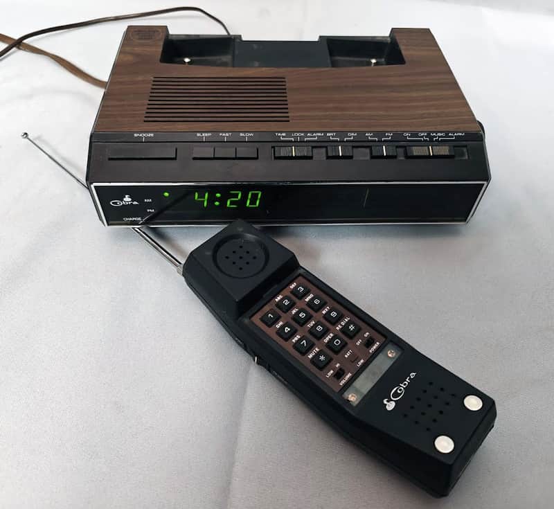 RARE Cobra RP-740SAB Cordless Telehone / Alarm / AM-FM Clock Radio Combo Unit - Woodgrain image 1