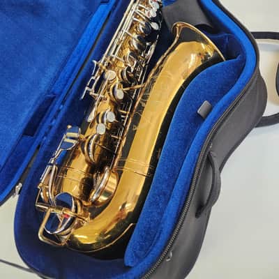 Vintage 1966 Martin Imperial Alto Sax, Orig. Lacquer, New Pads, New Case image 2