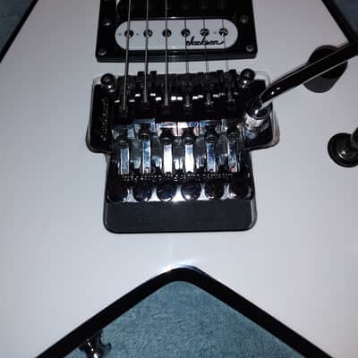 Jackson JS Series JS32 King V - White with Black Bevels and CHROME HARDWARE image 3