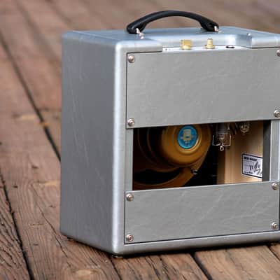 Deluxe Amplification Ricky Rocket image 3