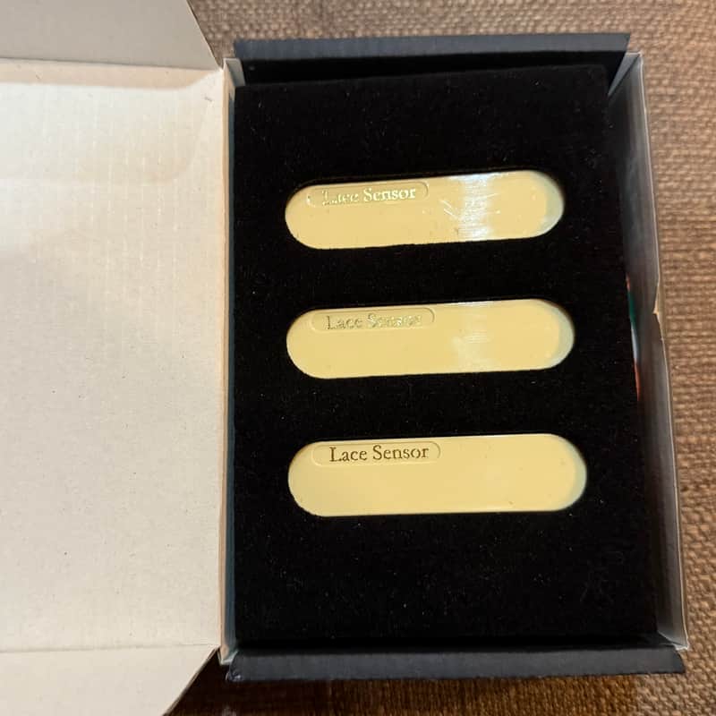 Lace Sensor Gold Strat Set 2010s - cream image 1