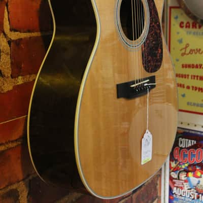 2003 Martin Standard Series J-40 — Natural image 3