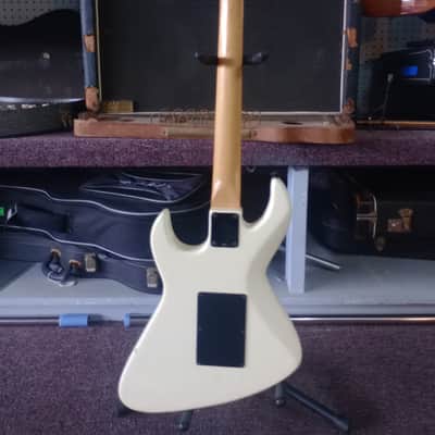 Dean Bel Aire 1988 White/Black W/Gig bag *** FREE SHIPPING *** image 3