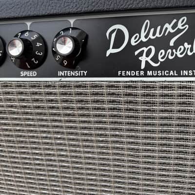 Fender '65 Deluxe Reverb Reissue 22-Watt 1x12" Guitar Combo image 5