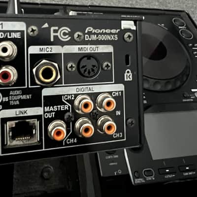 Pioneer Cdj-900nxs and DJM-900nxs mixer image 9