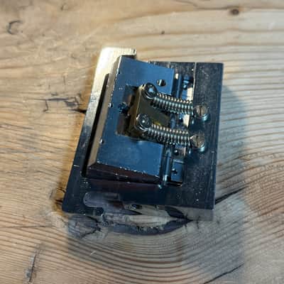 Kahler 2200 1980s bridge vibrato stud guitar tremolo image 3