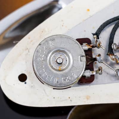 1989 Fender ExTrad Stratocaster ‘57 Vintage Reissue ST57-140 Sunburst Lacquer w/ USA Pickups & Case, Japan MIJ Fujigen image 22